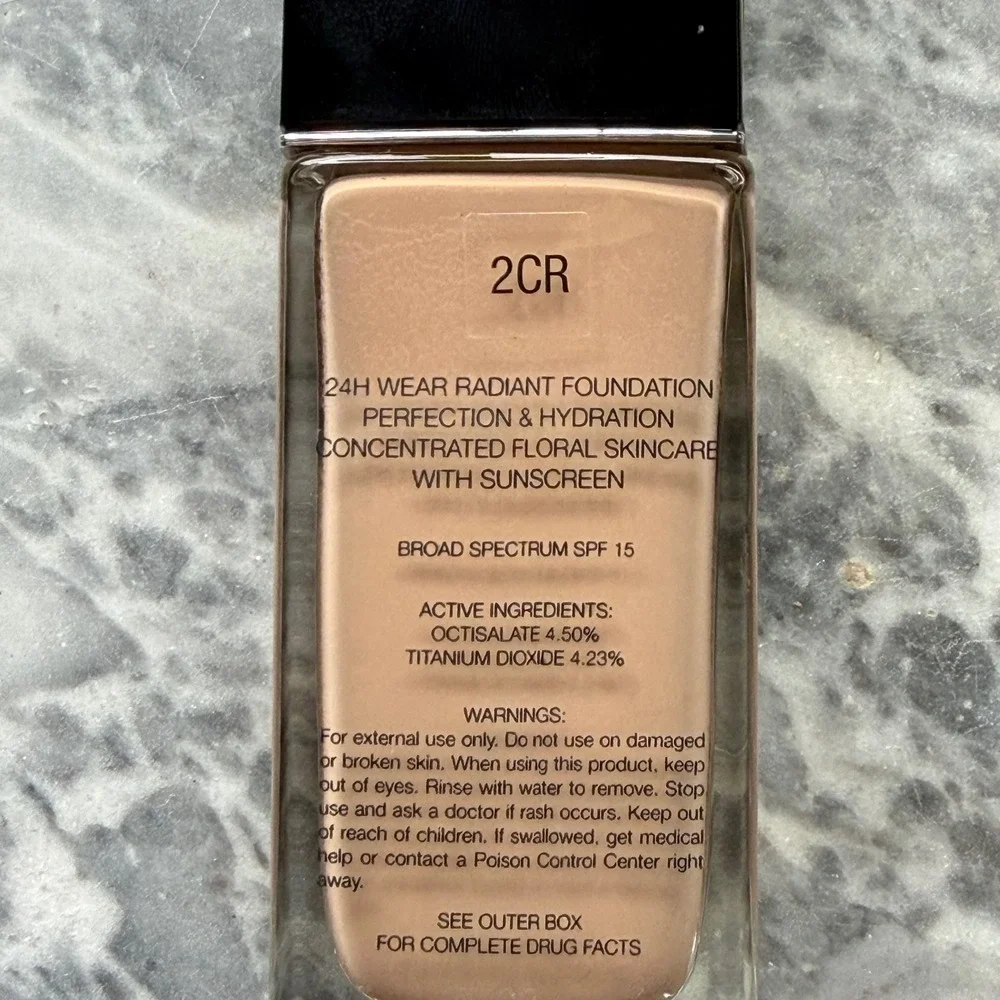 Dior Forever Skin Glow Radiant Foundation 2CR